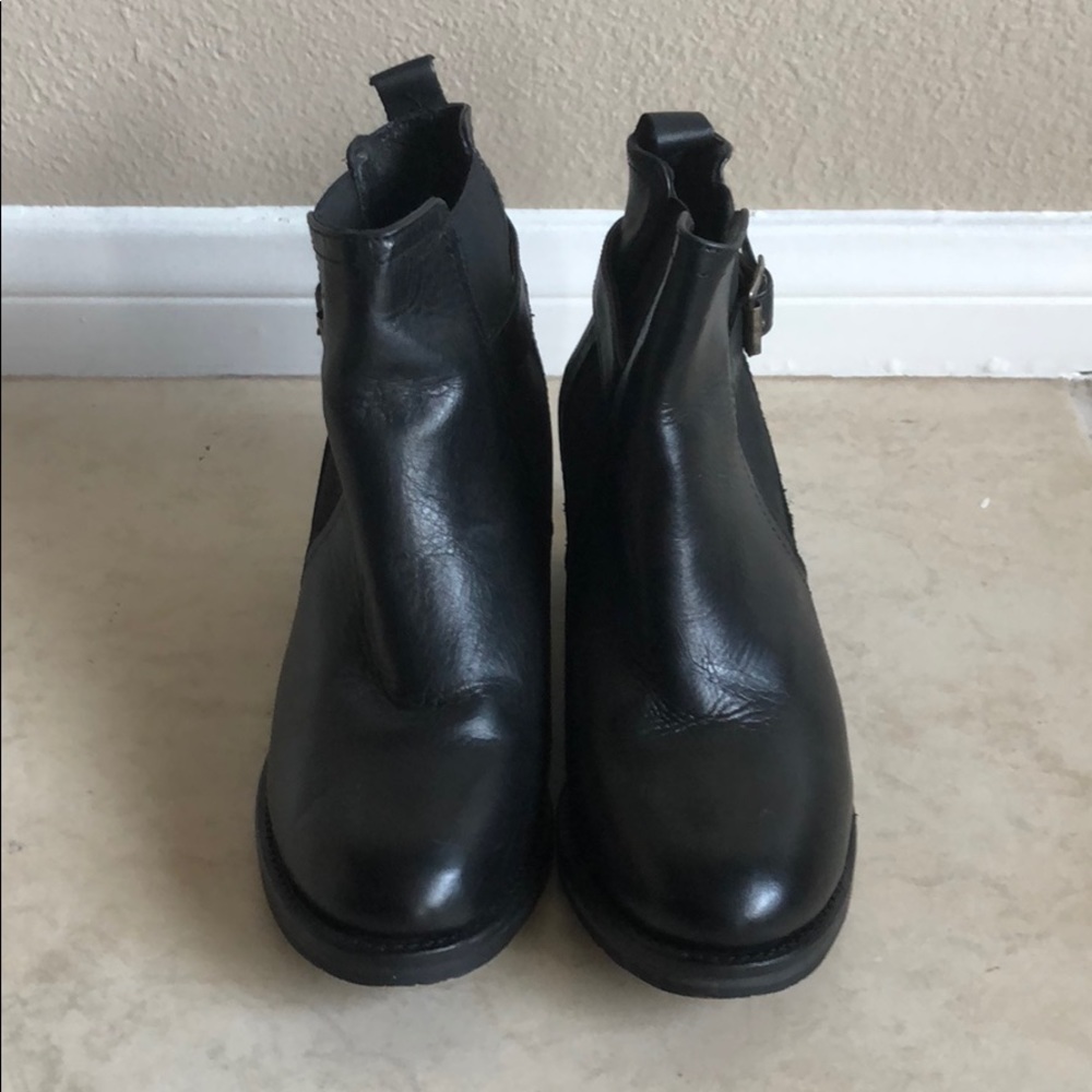 FINAL MARKDOWN • Steve Madden Chunky Heel Booties